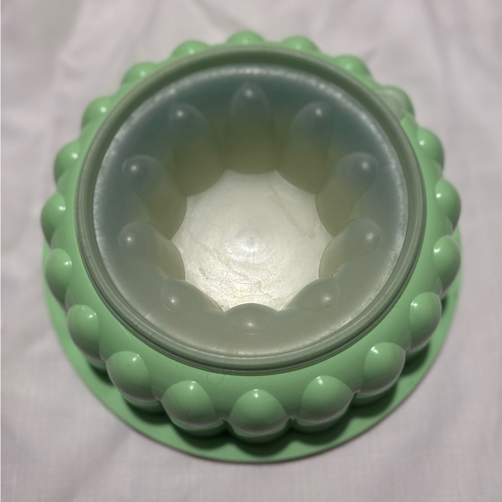 Vintage Green Tupperware Storage Container - Picture 4 of 8
